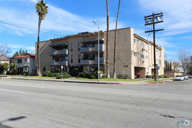 Primary Photo - 5738 Whitsett Ave