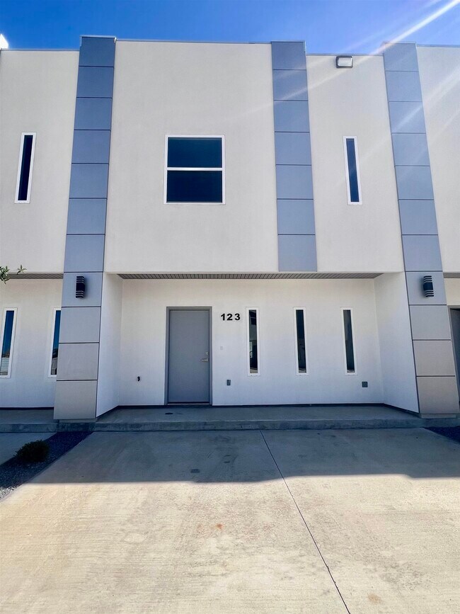 Foto del edificio - 1011 Emerald Valley Dr