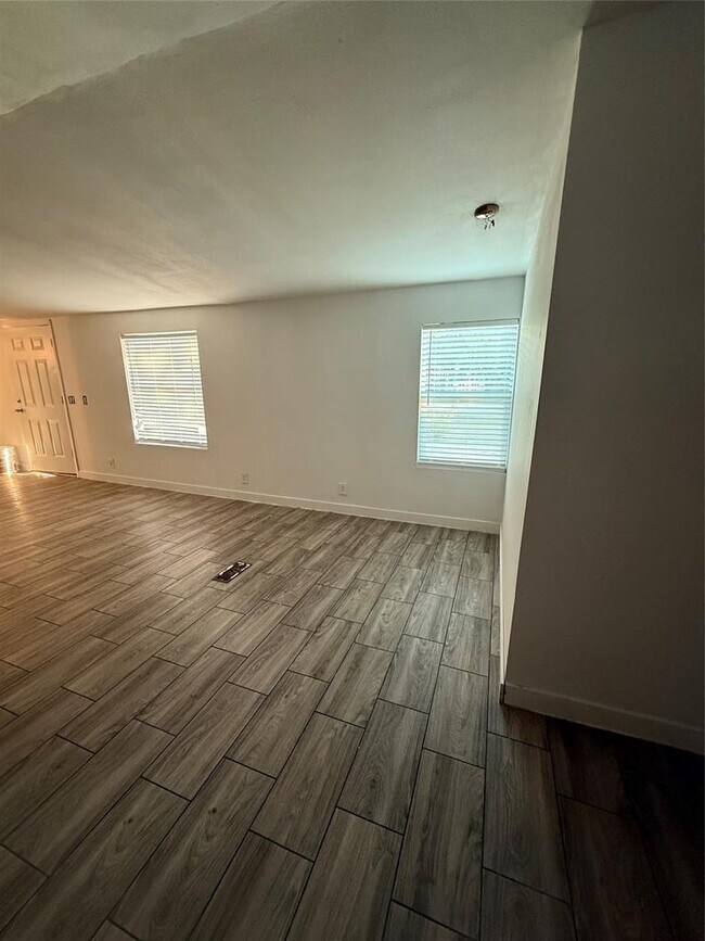 Foto del edificio - 163 Quail Ridge Dr
