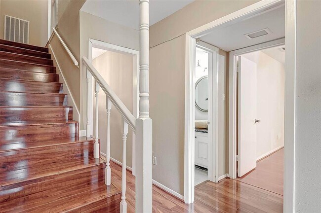 Foto del edificio - 10309 Briar Forest Dr