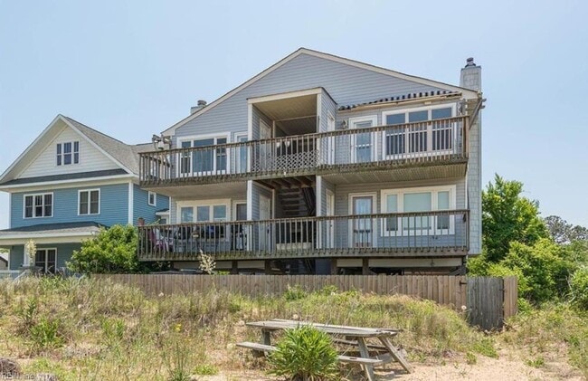 Building Photo - Stunning Beachfront Condo!