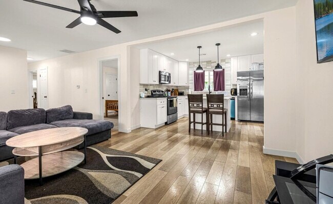 Foto del edificio - 601 Hackberry Dr