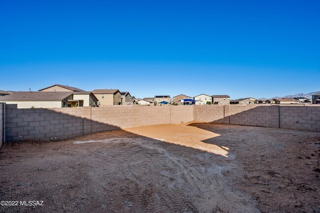Foto del edificio - 6330 S Crescent Peak Dr