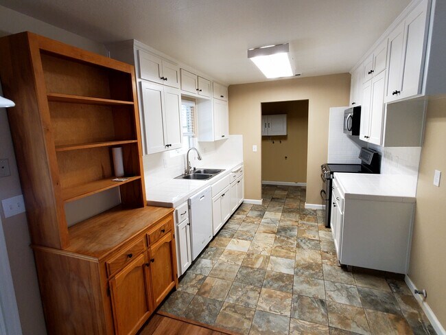 Building Photo - 43660 Ranger Cir Dr