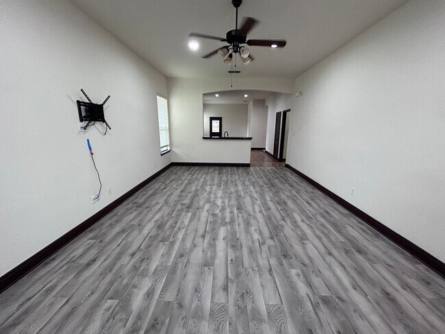 Foto del edificio - **APPLICATION RECEIVED** Don't Miss Out On...