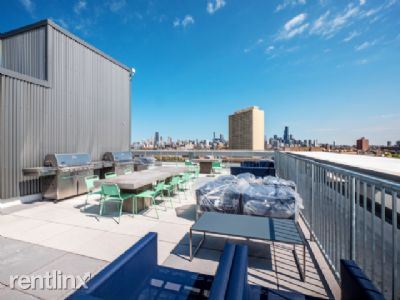 Foto del edificio - 1237 N Milwaukee Ave