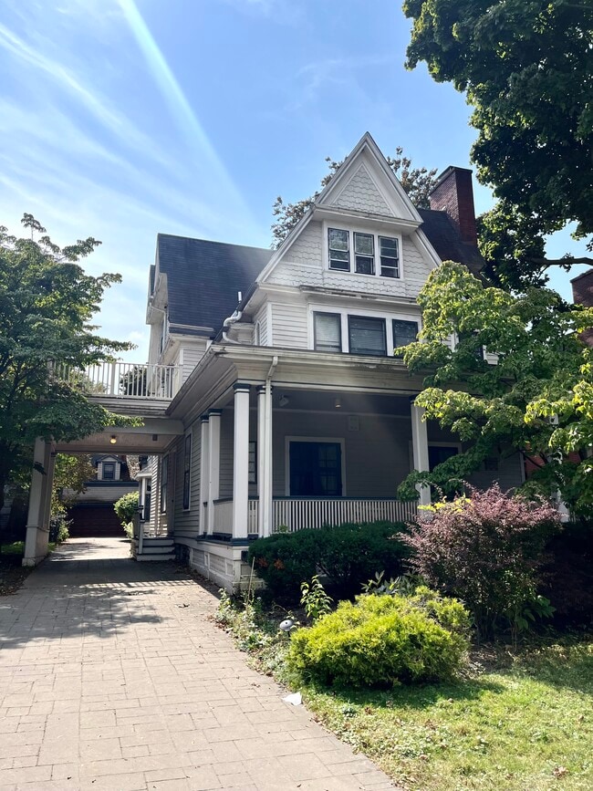 Building Photo - 805 W Ferry St