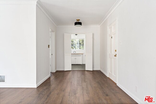 Foto del edificio - 9214 Beverly Blvd