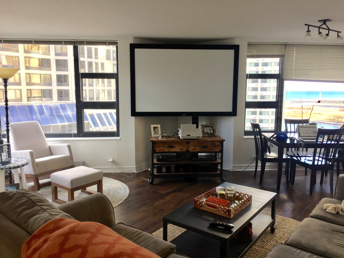 Living Room/Dining 1 - 401 E Ontario St