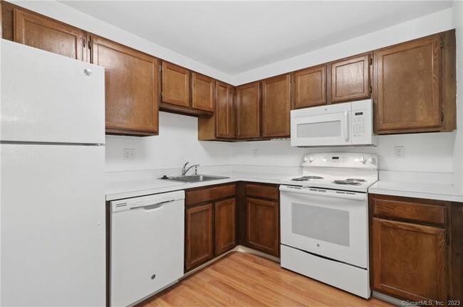 Building Photo - 2321 Cromwell Hills Dr
