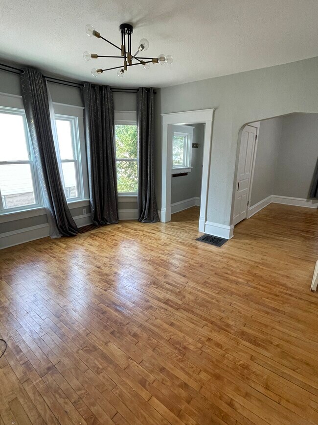 Dinning Room - 116 8th St