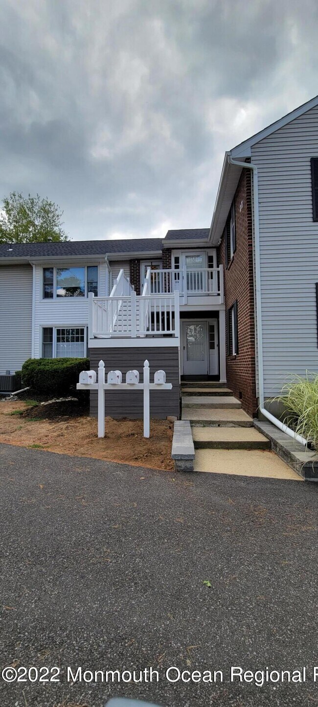 Building Photo - 22 Lasatta Ave