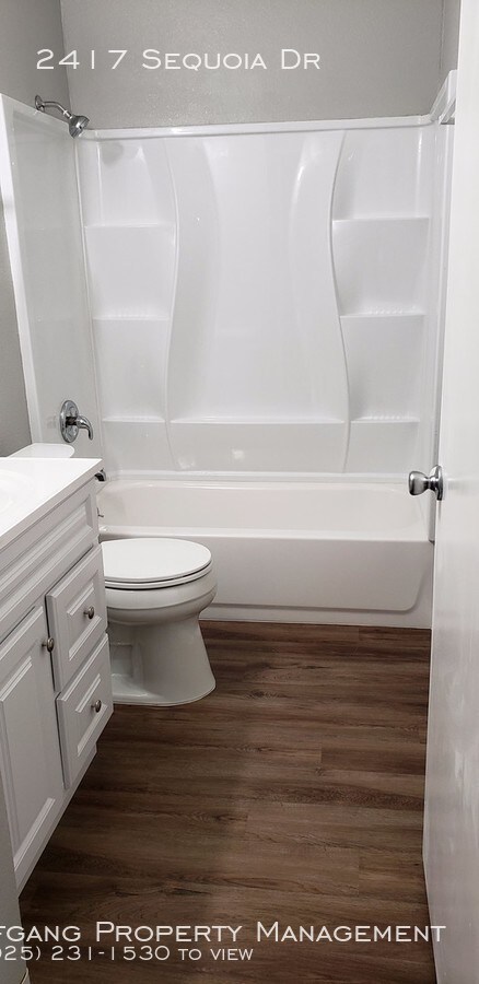 Building Photo - Move in Special! $500 off Decembers rent!