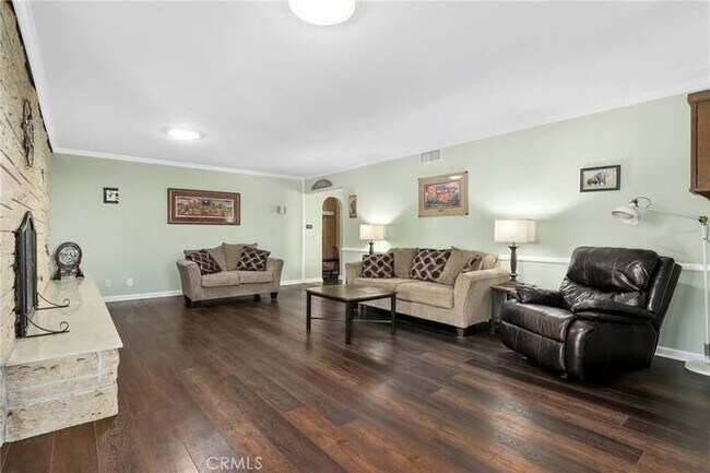 Foto del edificio - 1573 Habra Ct