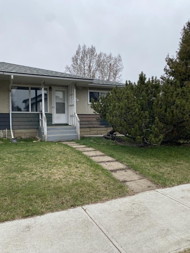 Building Photo - 9932 86 Pk Ave