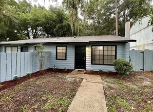 Building Photo - 2210 SW 70th Terrace