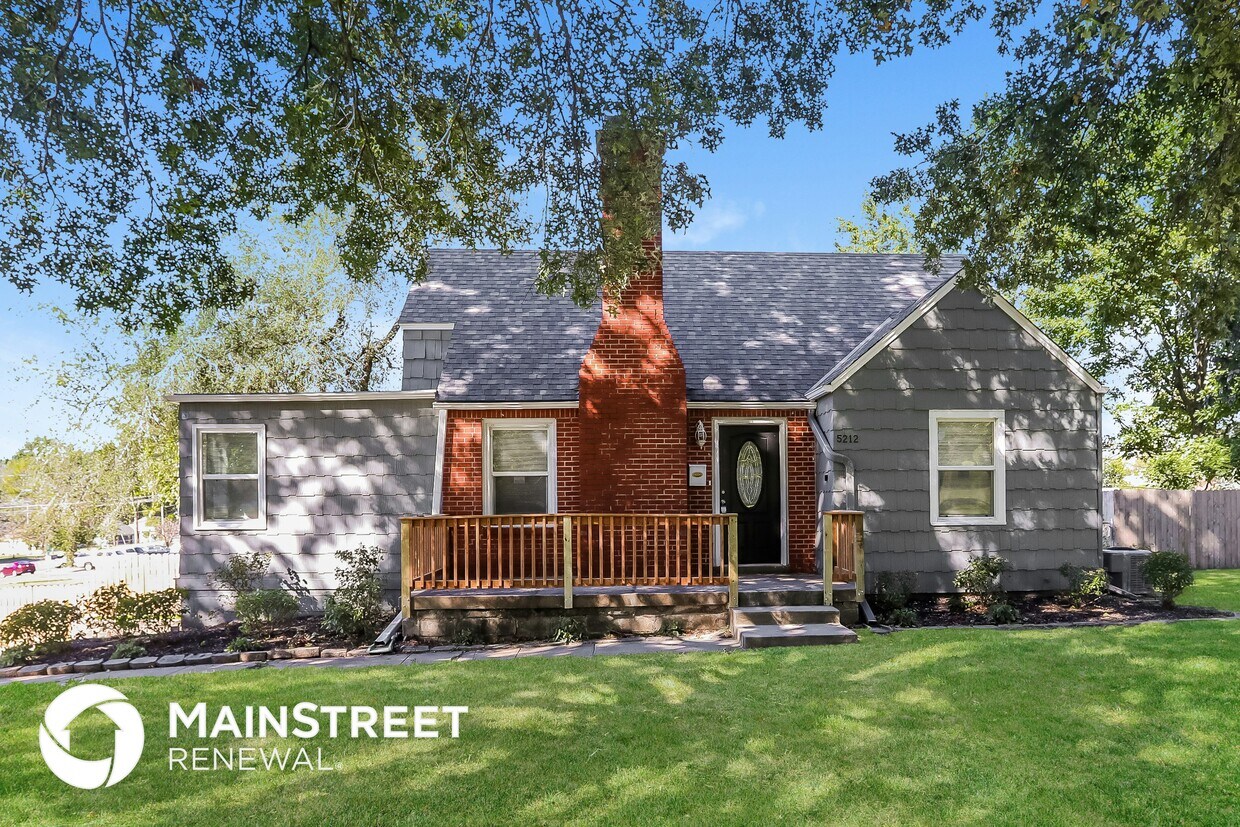 Primary Photo - 5212 N Spruce Ave