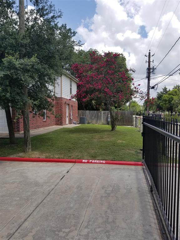 Foto del edificio - 9602 Elmview Pl