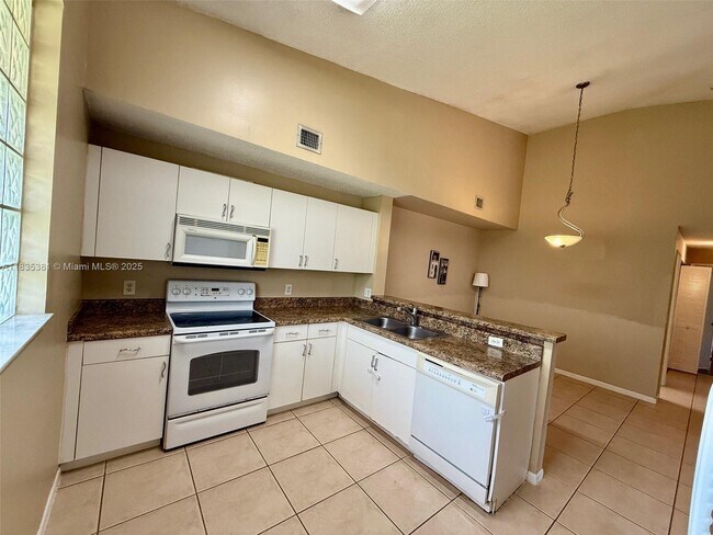 Foto del edificio - 6976 SW 39th St