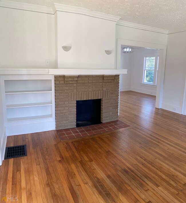 Building Photo - 2280 Boulevard Granada SW