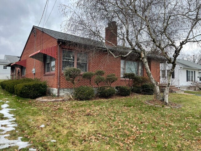 Foto del edificio - 311 Pierce Ave