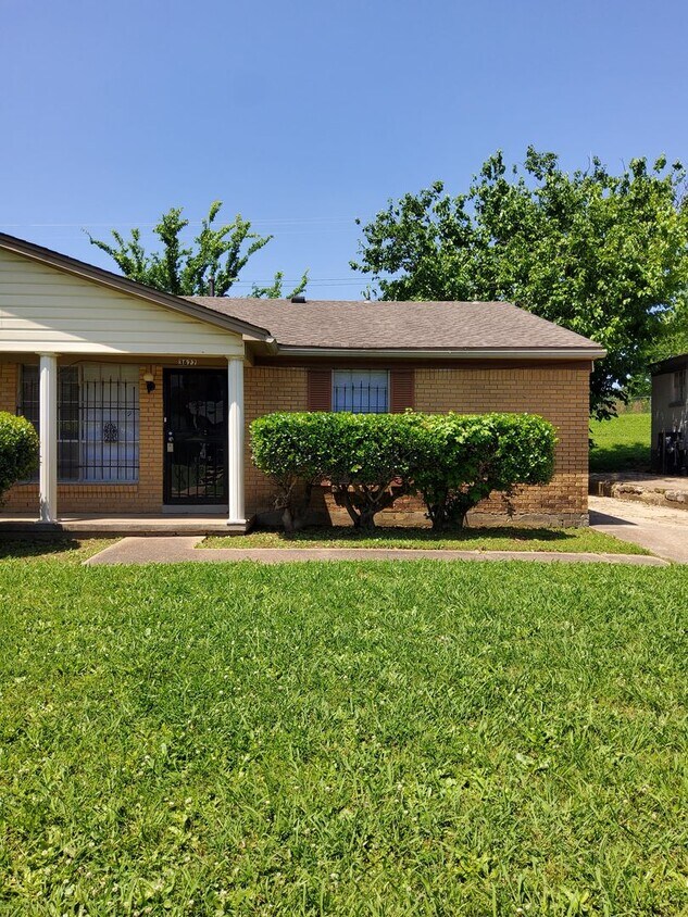 Photo - Welcome to 3677 Hillbrook Road!