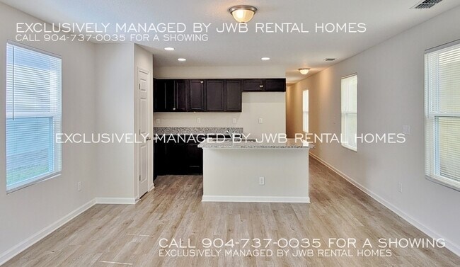 Foto del edificio - 8737 Dandy Ave