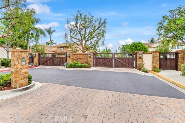 Building Photo - 13271 Montecito