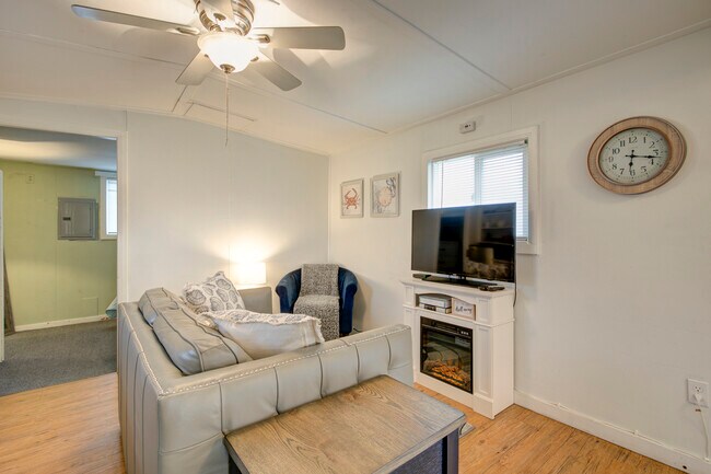 Foto del edificio - 1757 SR 105