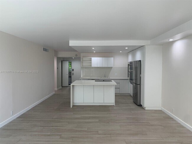 Building Photo - 121 Crandon Blvd