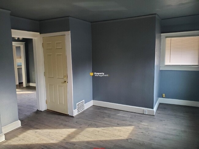 Building Photo - Downtown Appleton - Upper apartment