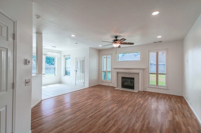 Building Photo - 11606 Canyon Woods Dr