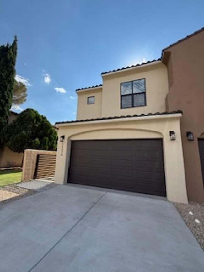 Building Photo - 1003 N Armijo St