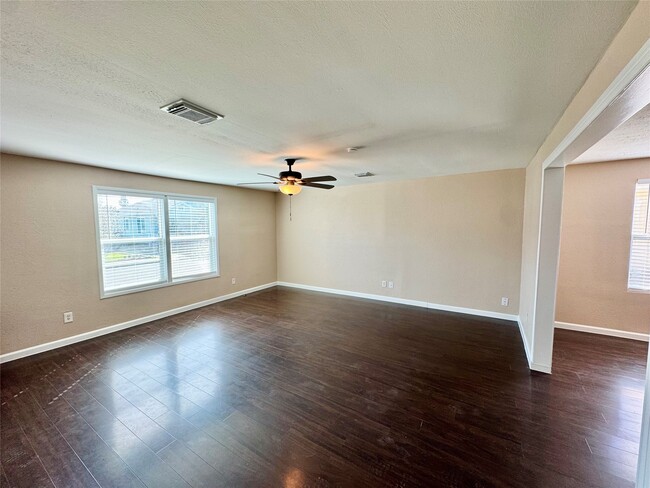 Building Photo - 3714 Avenue S 1/2