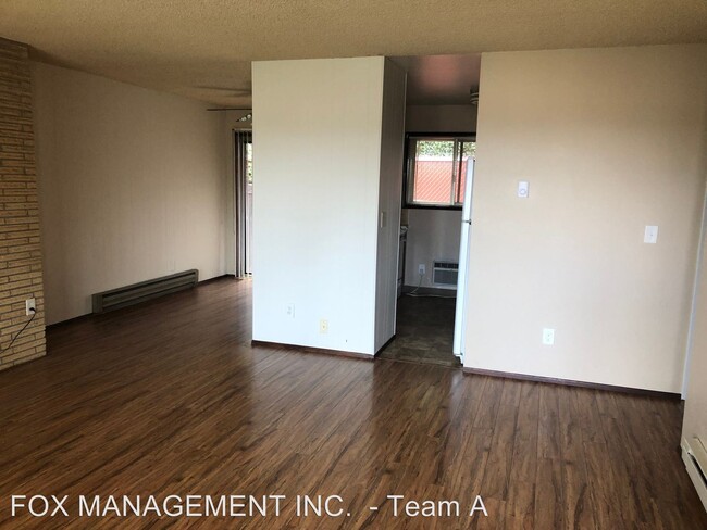 Building Photo - 4658-4660 NE Portland Hwy