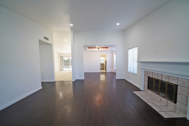 Building Photo - 27767 Crookshank Dr