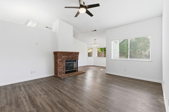 Foto del edificio - 3345 W Stuart Ave