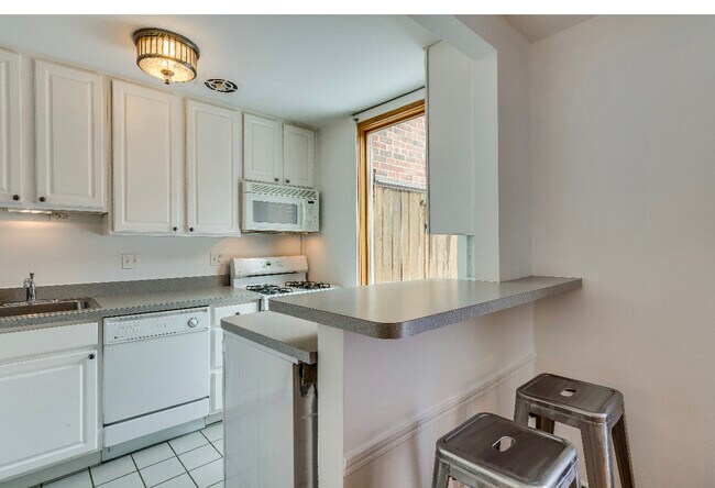 Building Photo - 2037 N Larrabee St