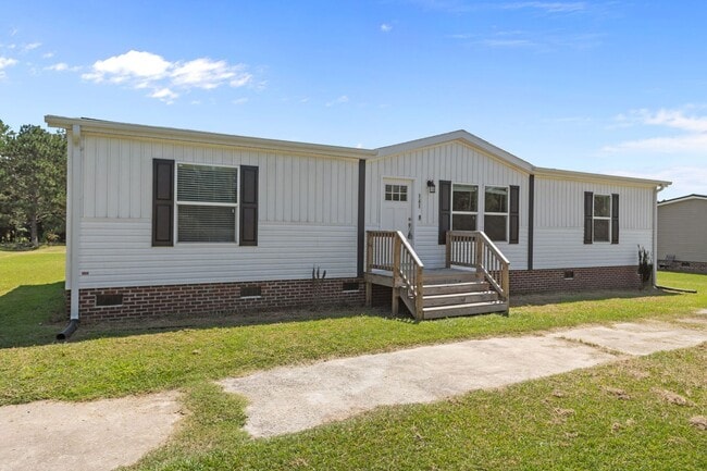 Building Photo - New build home on a spacious lot!