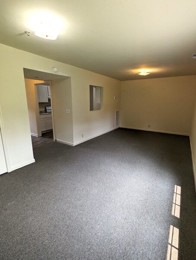 Building Photo - 30523 Hickory Ln