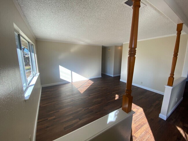 Building Photo - 3 br, 2 bath House - 1806 Hastings Ct
