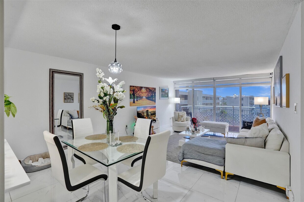 Foto principal - 18041 Biscayne Blvd