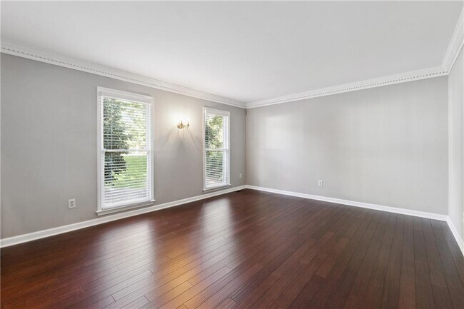 Foto del edificio - 3761 Ridge Rd SE