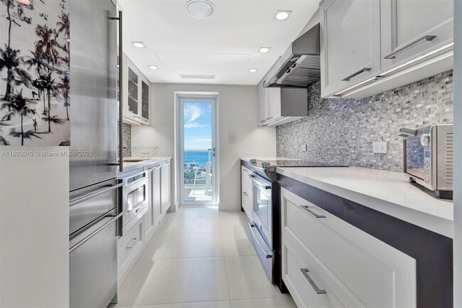 Building Photo - 2715 N Ocean Blvd