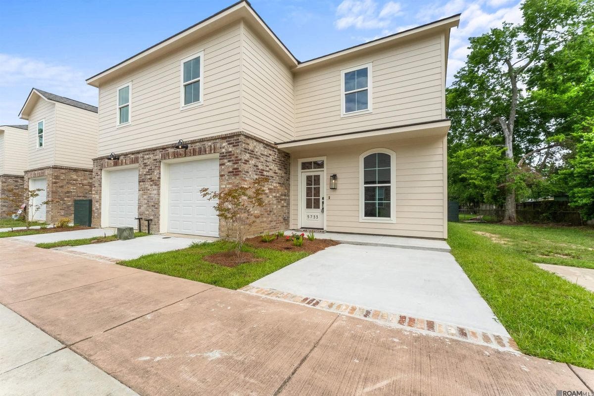 Building Photo - 5733 Dominican Ln