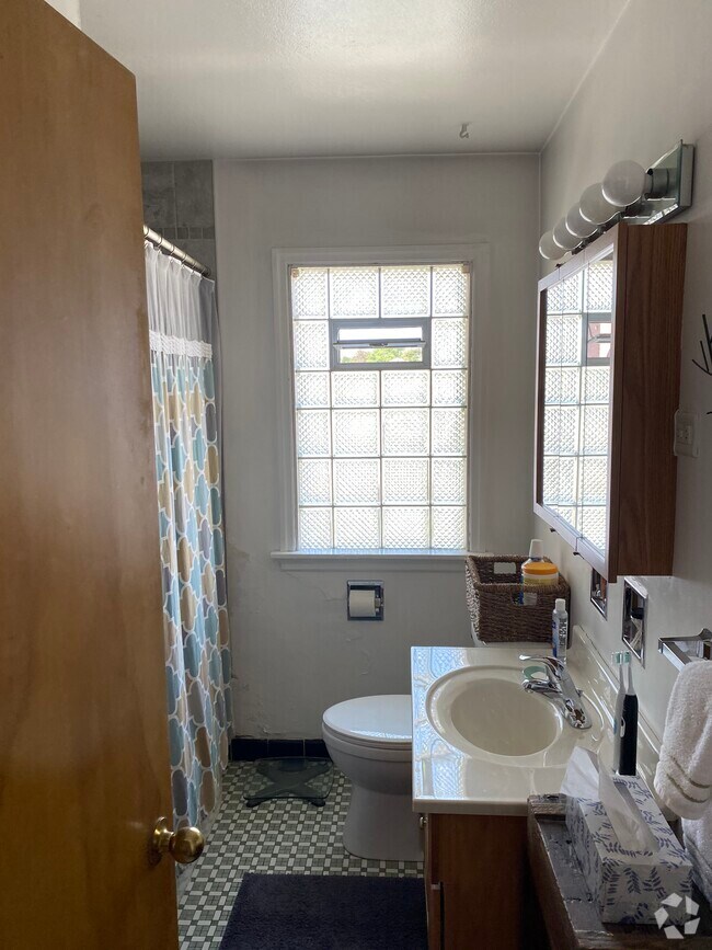 Underwood Student Apartments for Rent Wauwatosa, WI 1 Rentals