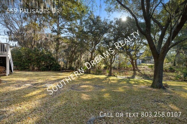 Building Photo - 669 Palisades Dr