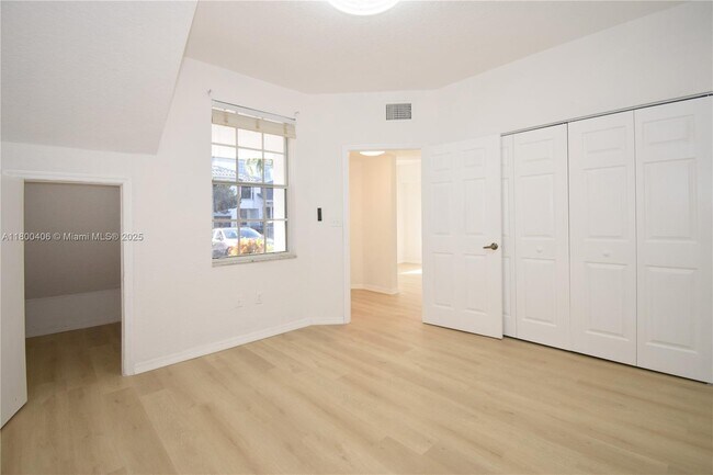 Building Photo - 775 SW 148th Ave