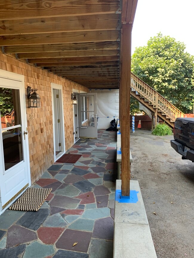 Ground Level View - 35 Bridge St