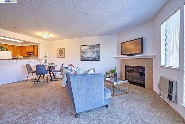 Building Photo - 39206 Guardino Dr